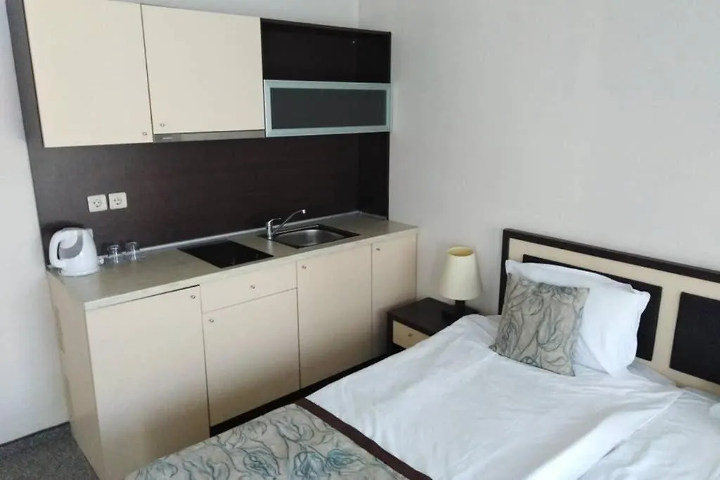 Studio Berlin Golden Beach Golden Sands
