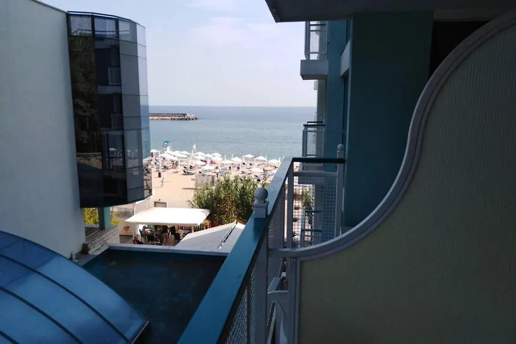 Studio Berlin Golden Beach Golden Sands